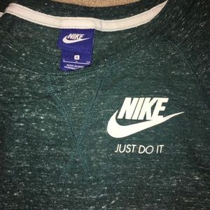 Green Nike lightweight crew neck